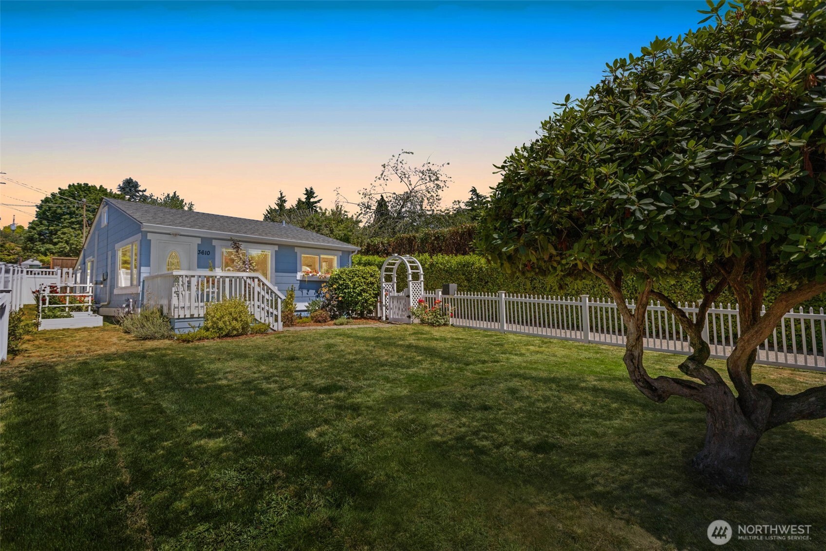 3610 Sw Kenyon Street Property Photo 1