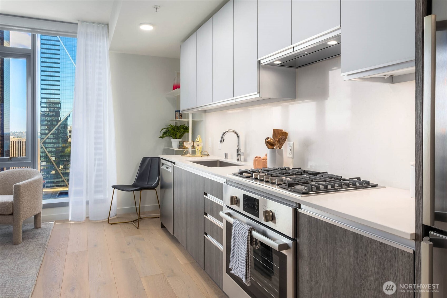 800 Columbia Street 1009 Property Photo 6