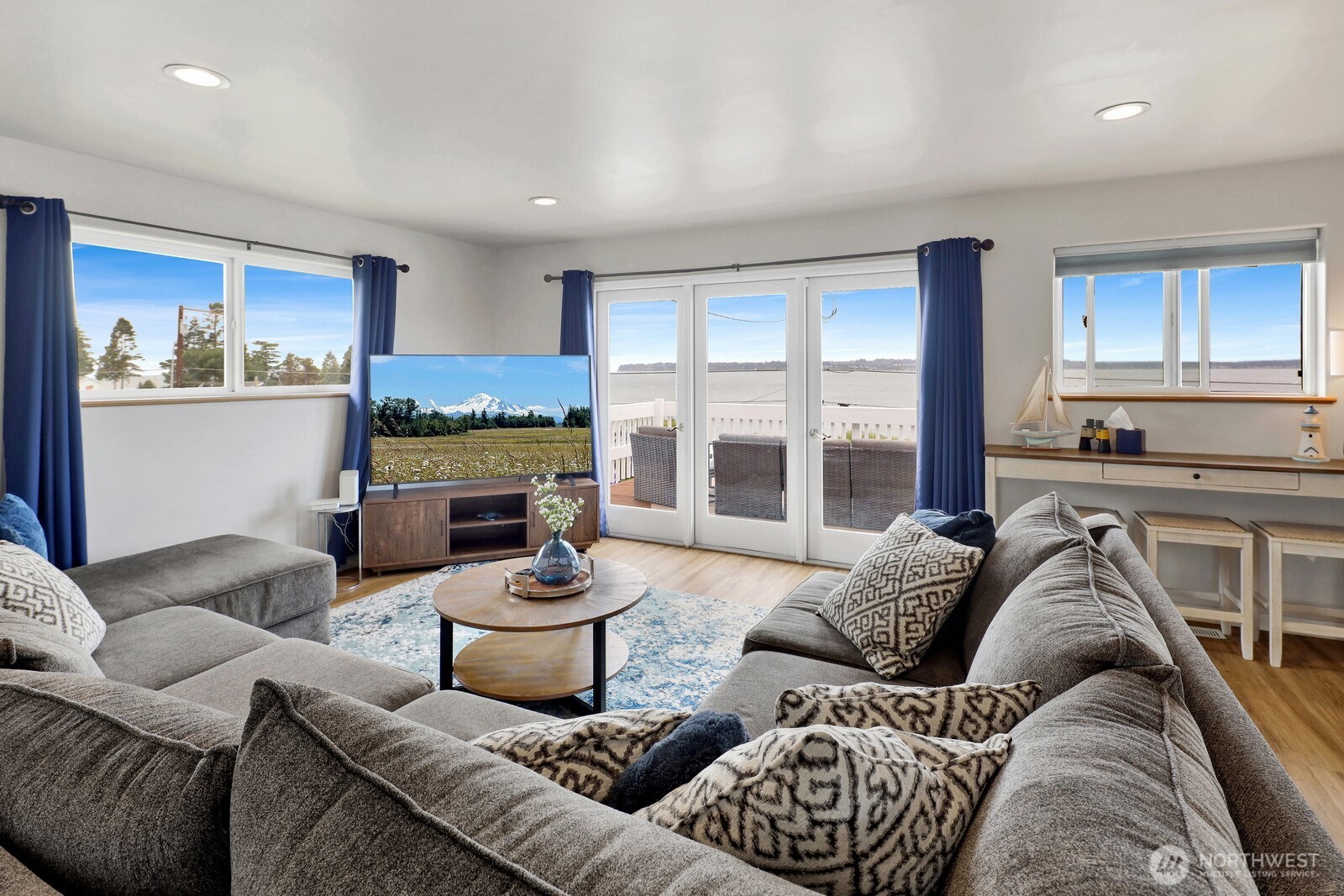 6926 Holeman Avenue Property Photo 5