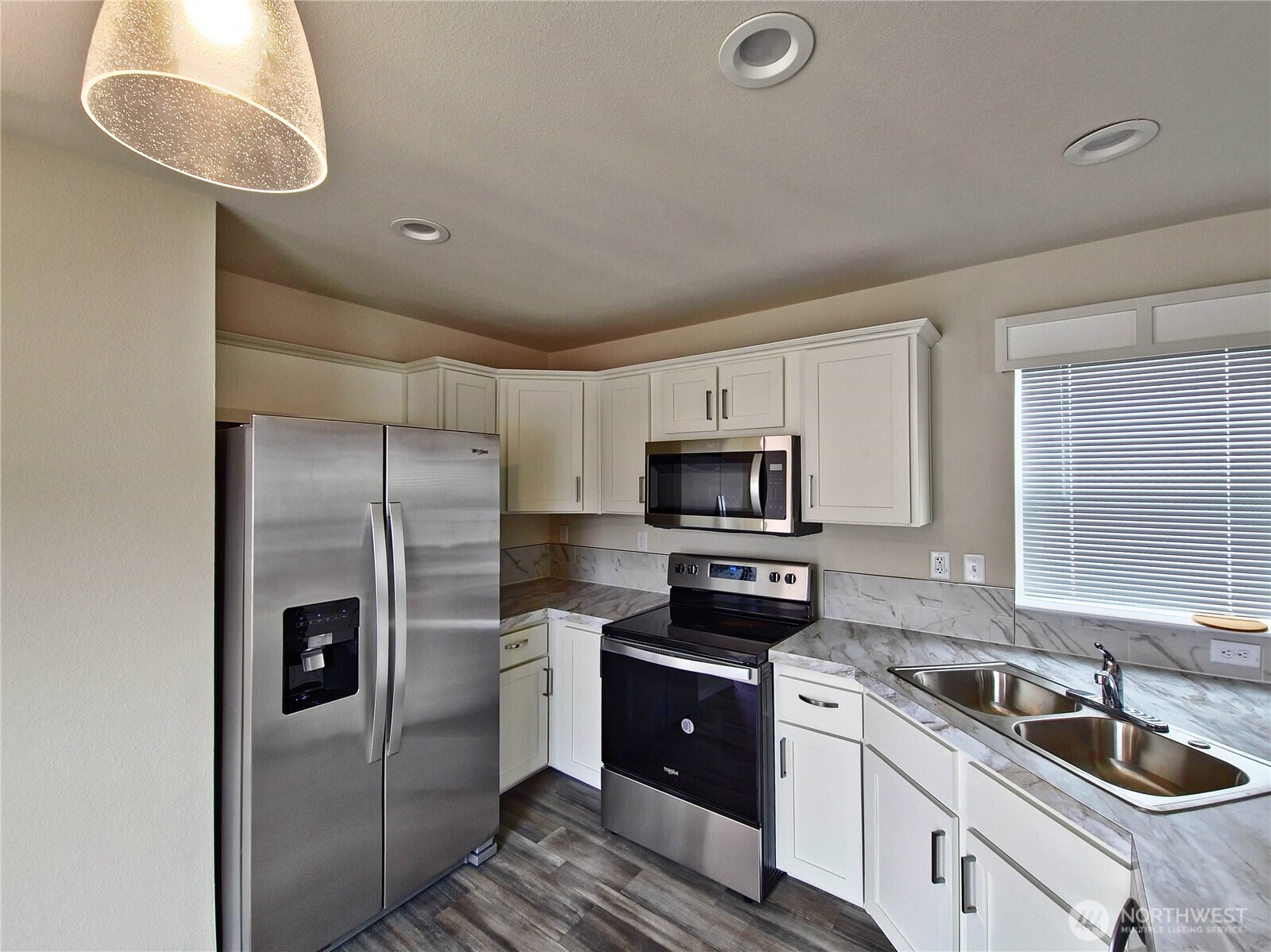1303 30th 24 Property Photo 6