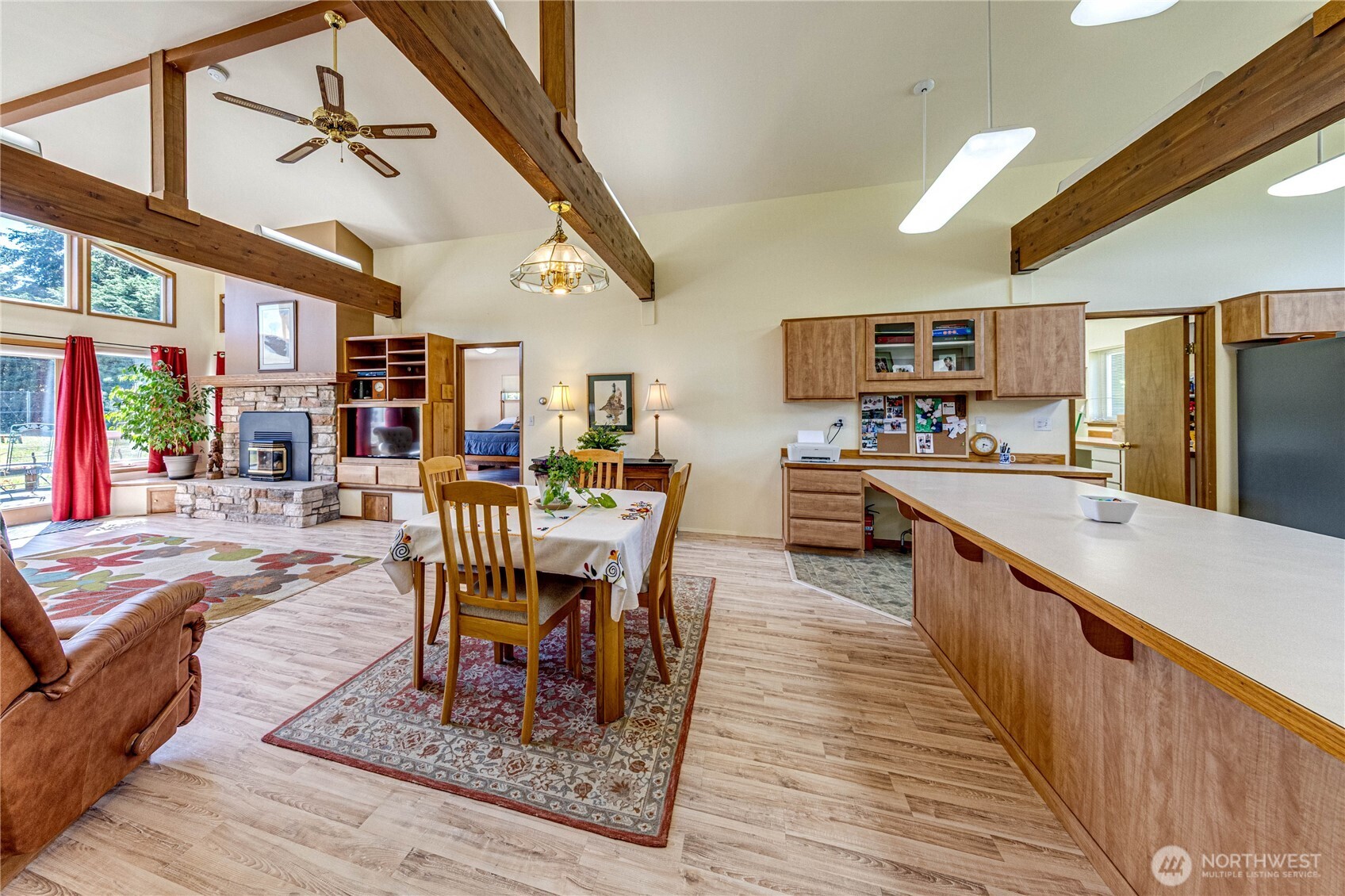 162 Creekside Drive Property Photo 4