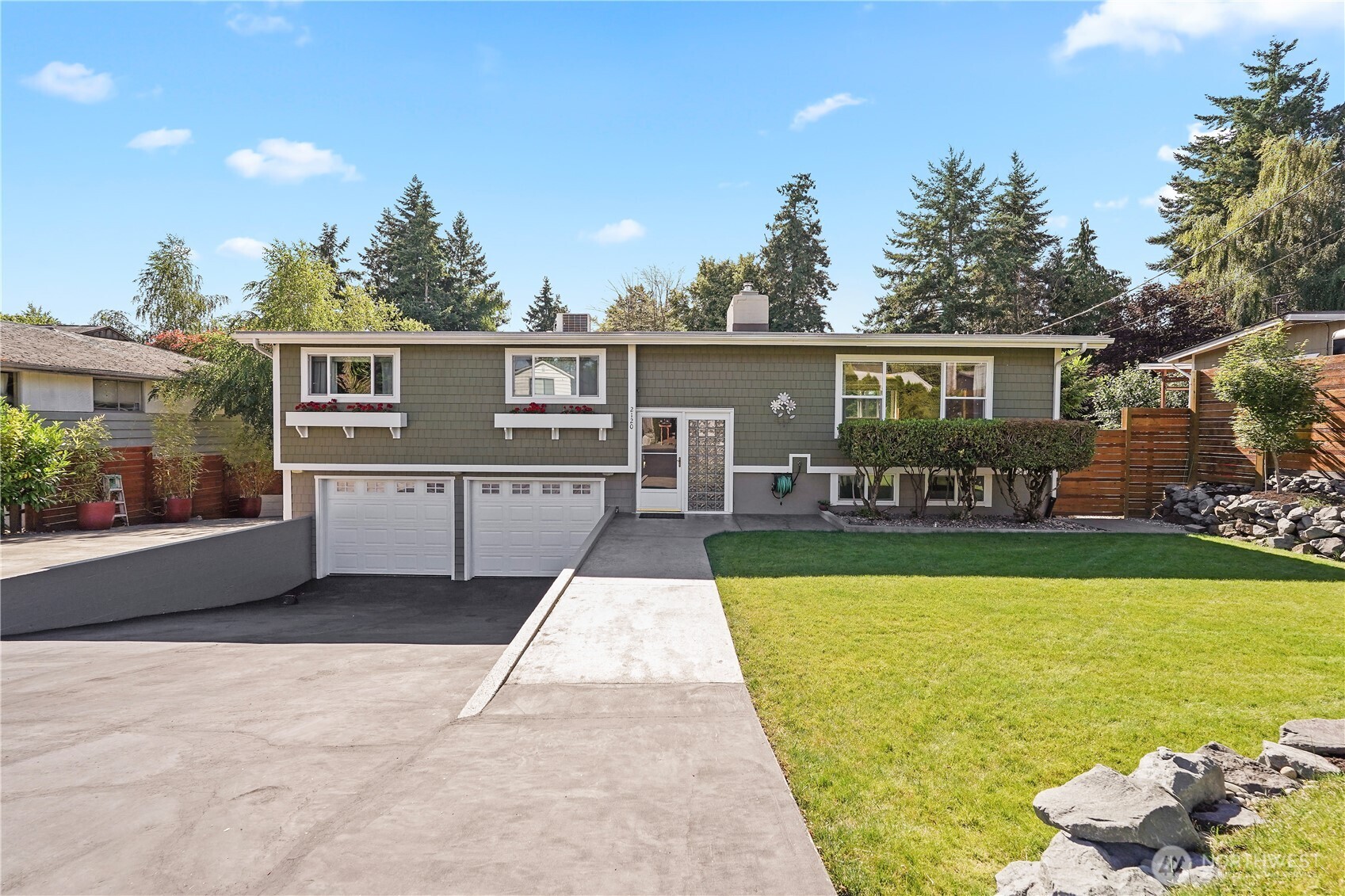 2120 Seaview Street Property Photo 1