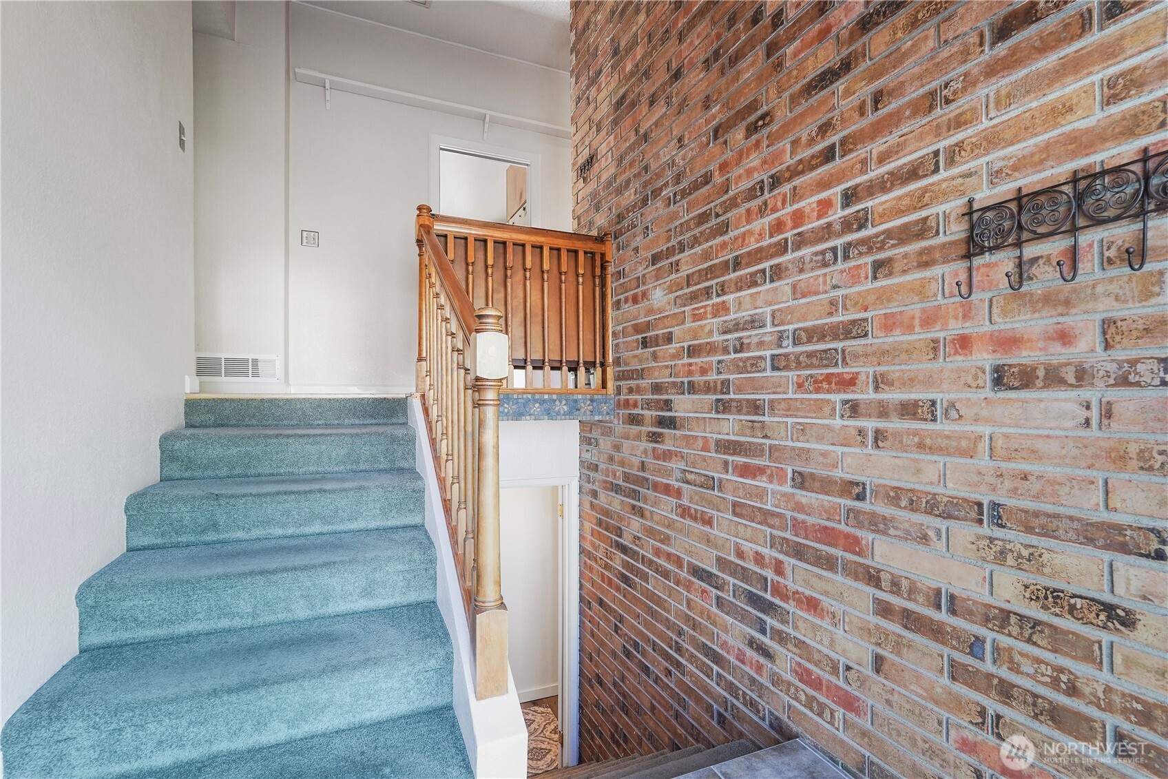 2120 Seaview Street Property Photo 2
