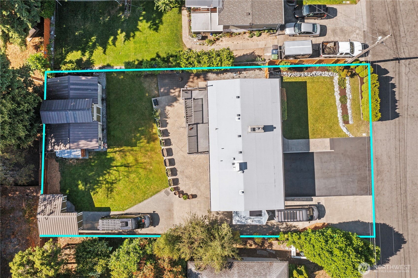 2120 Seaview Street Property Photo 2