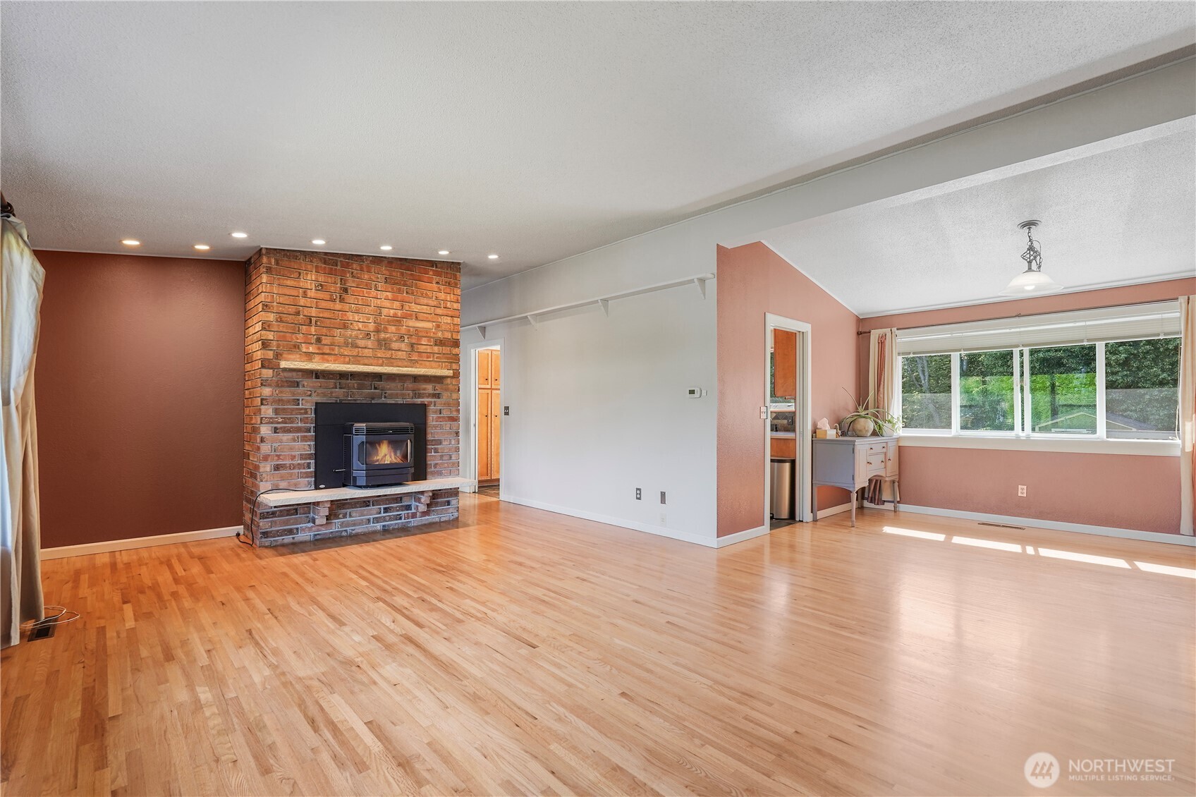 2120 Seaview Street Property Photo 3