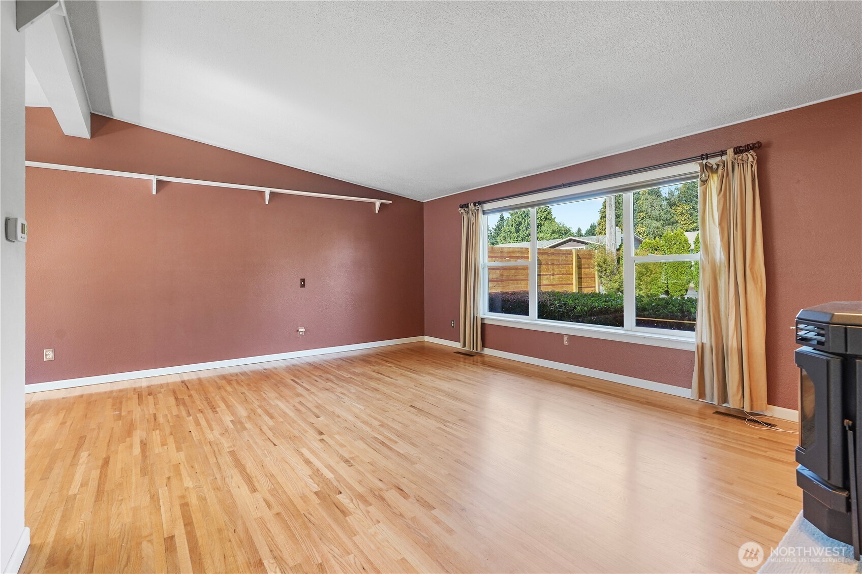 2120 Seaview Street Property Photo 4