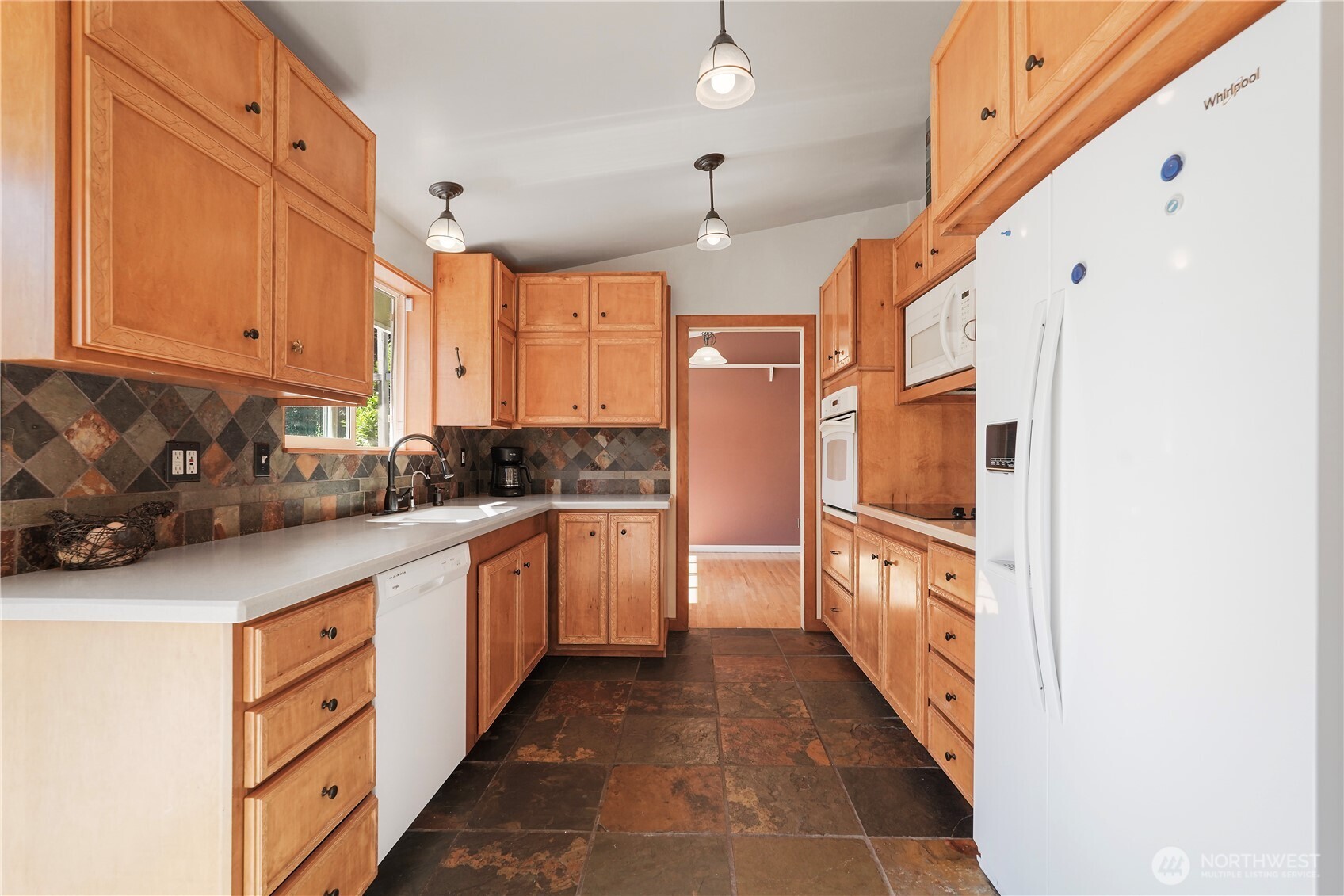 2120 Seaview Street Property Photo 5