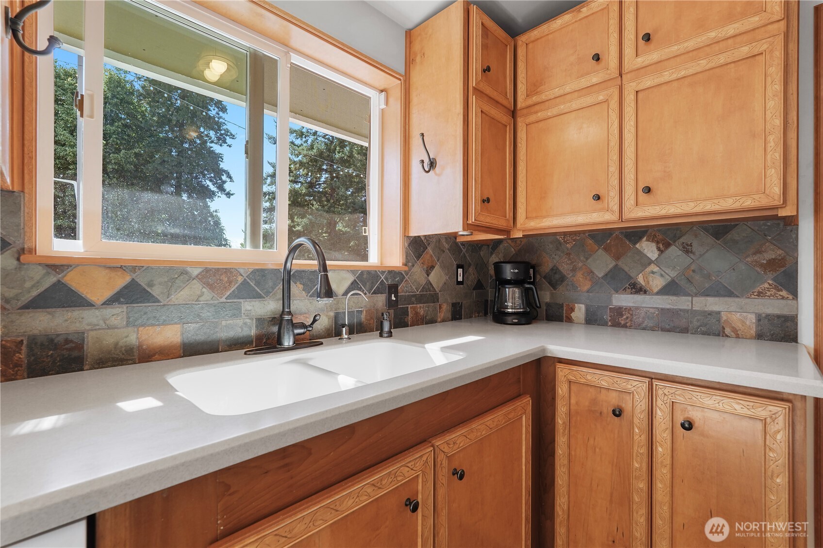 2120 Seaview Street Property Photo 9
