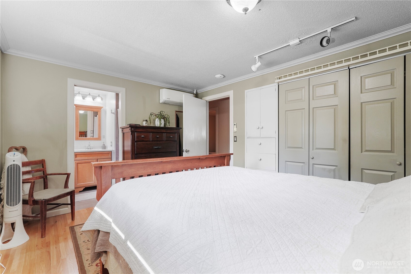 2120 Seaview Street Property Photo 14