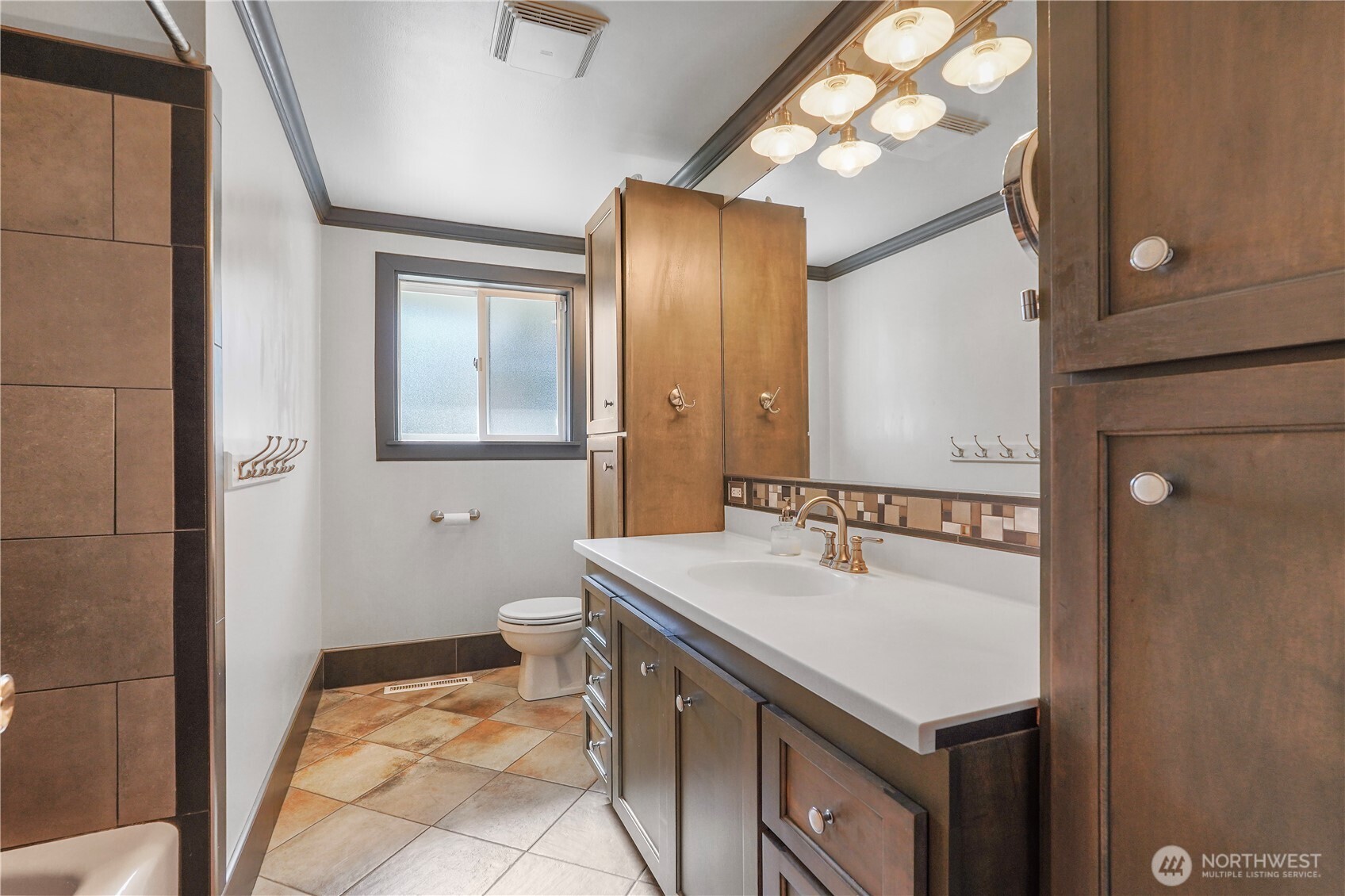2120 Seaview Street Property Photo 18