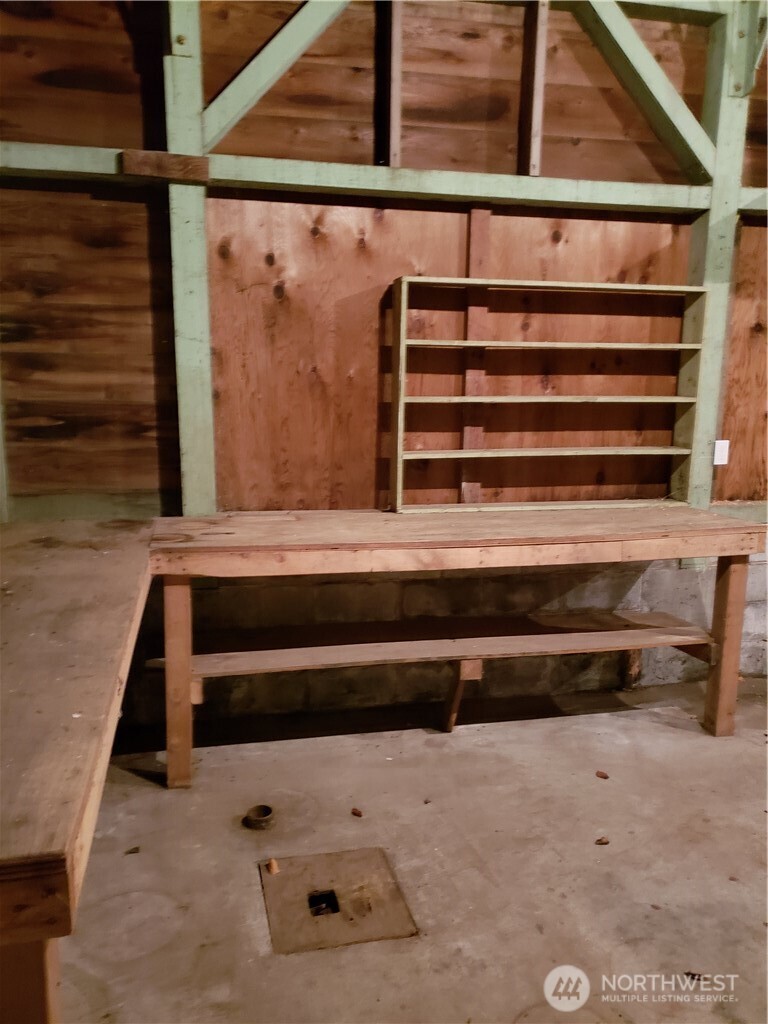 1806 Hay Street B Property Photo 8