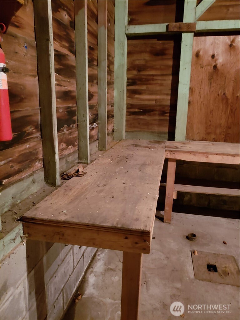 1806 Hay Street B Property Photo 9