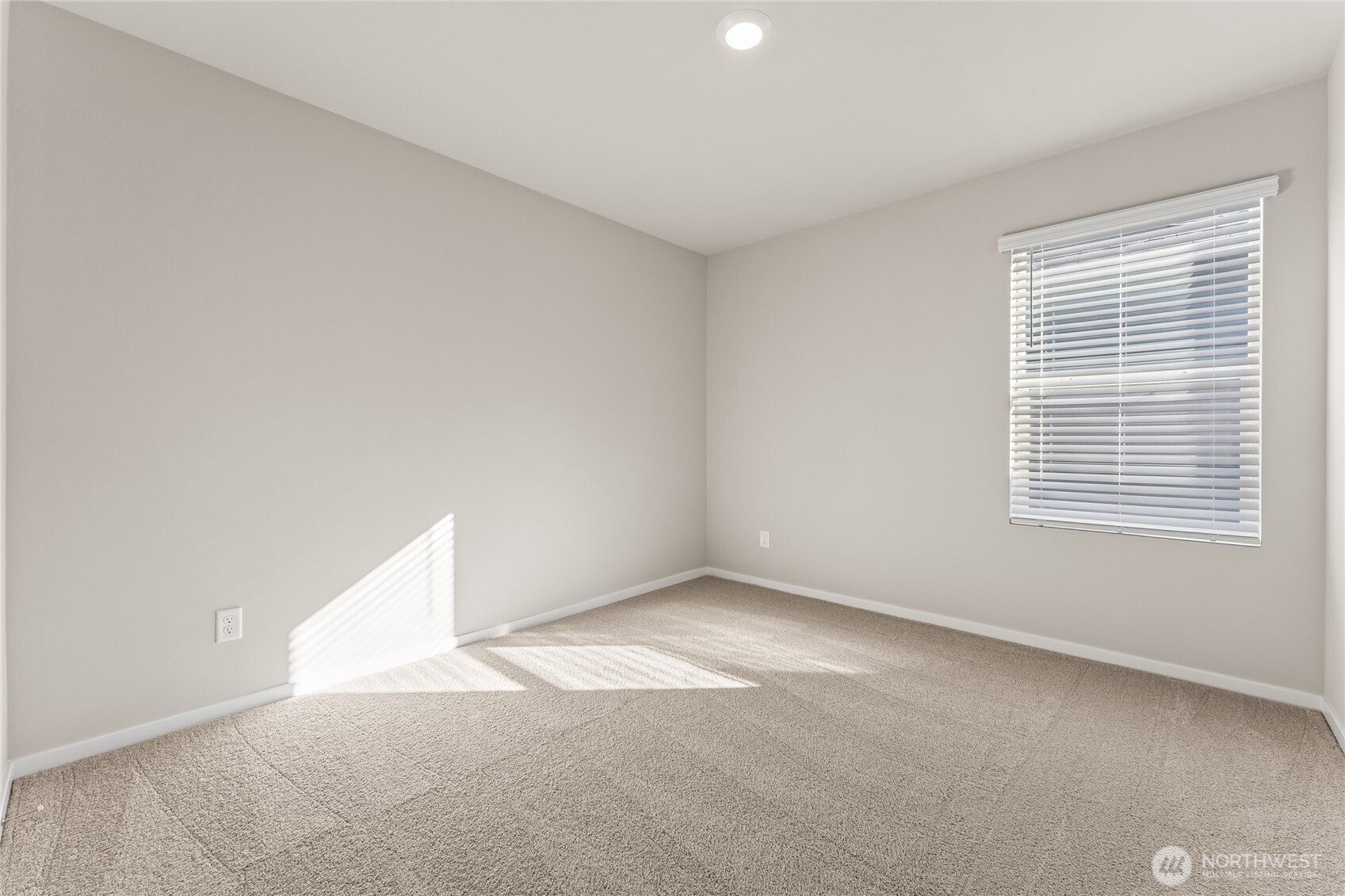 3846 23rd Avenue 40 Property Photo 12