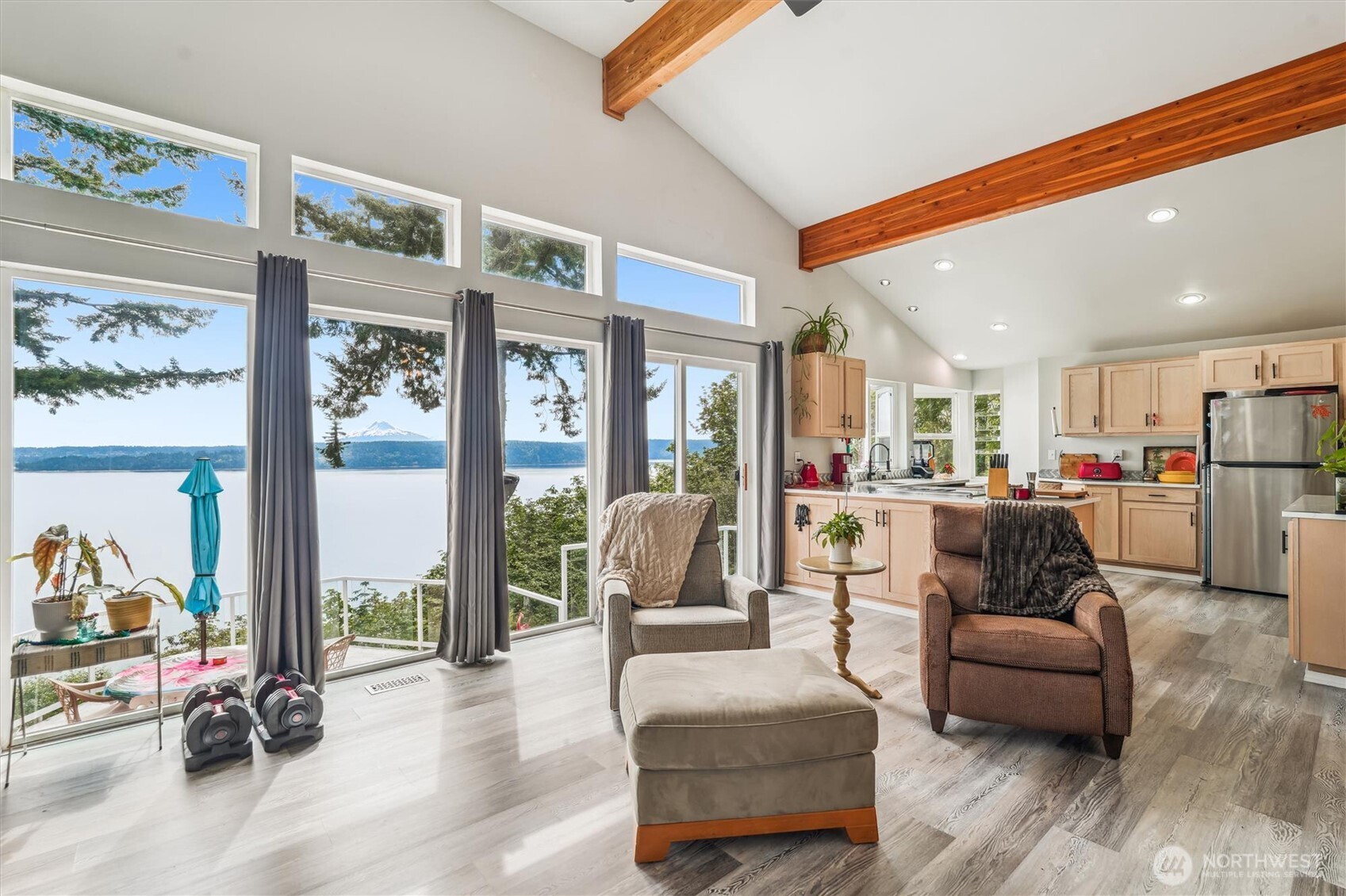 10125 Totem Way Property Photo 13