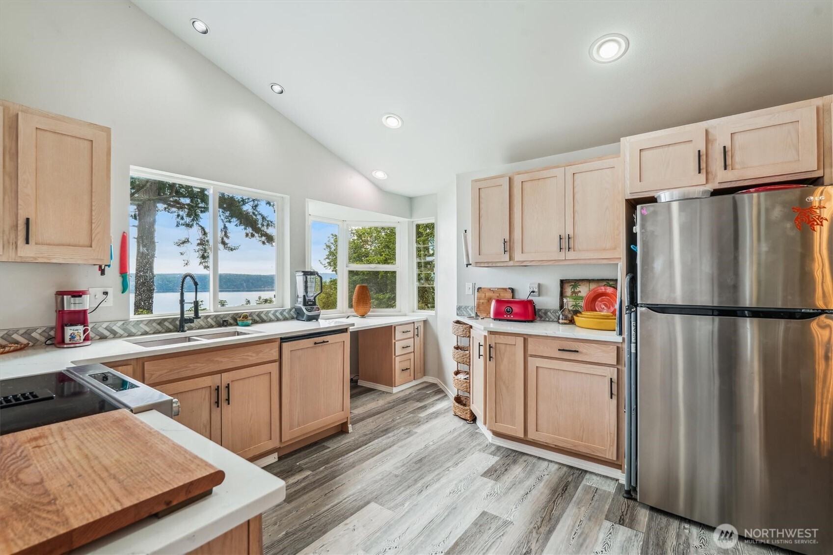 10125 Totem Way Property Photo 17