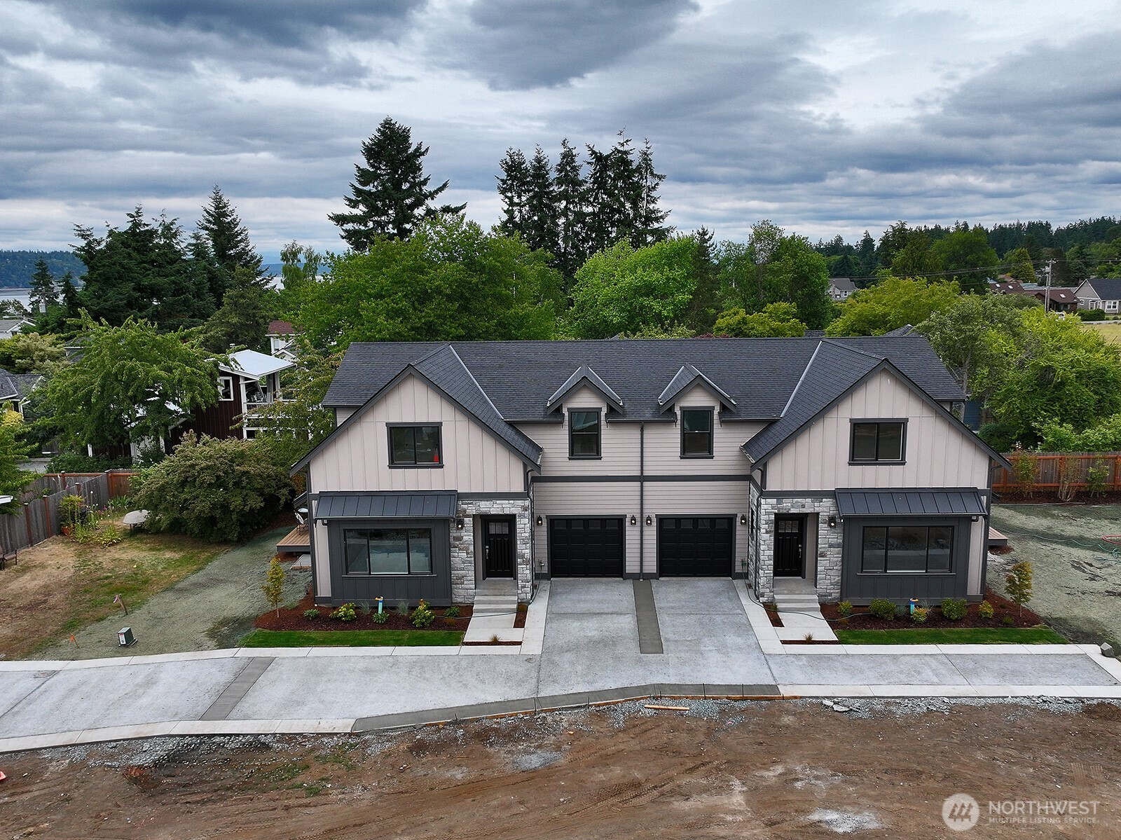 683 3rd Street 1(a) Property Photo 4