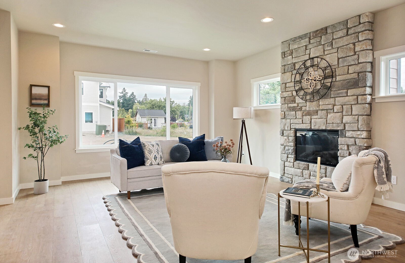 683 3rd Street 1(a) Property Photo 6