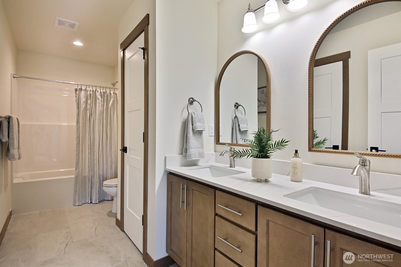 683 3rd Street 1(a) Property Photo 25