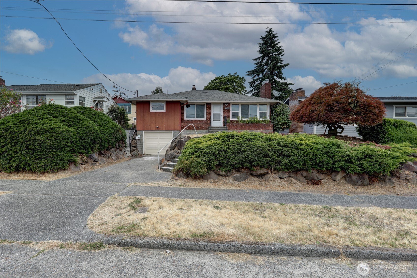 2634 S Holly St Property Photo 1