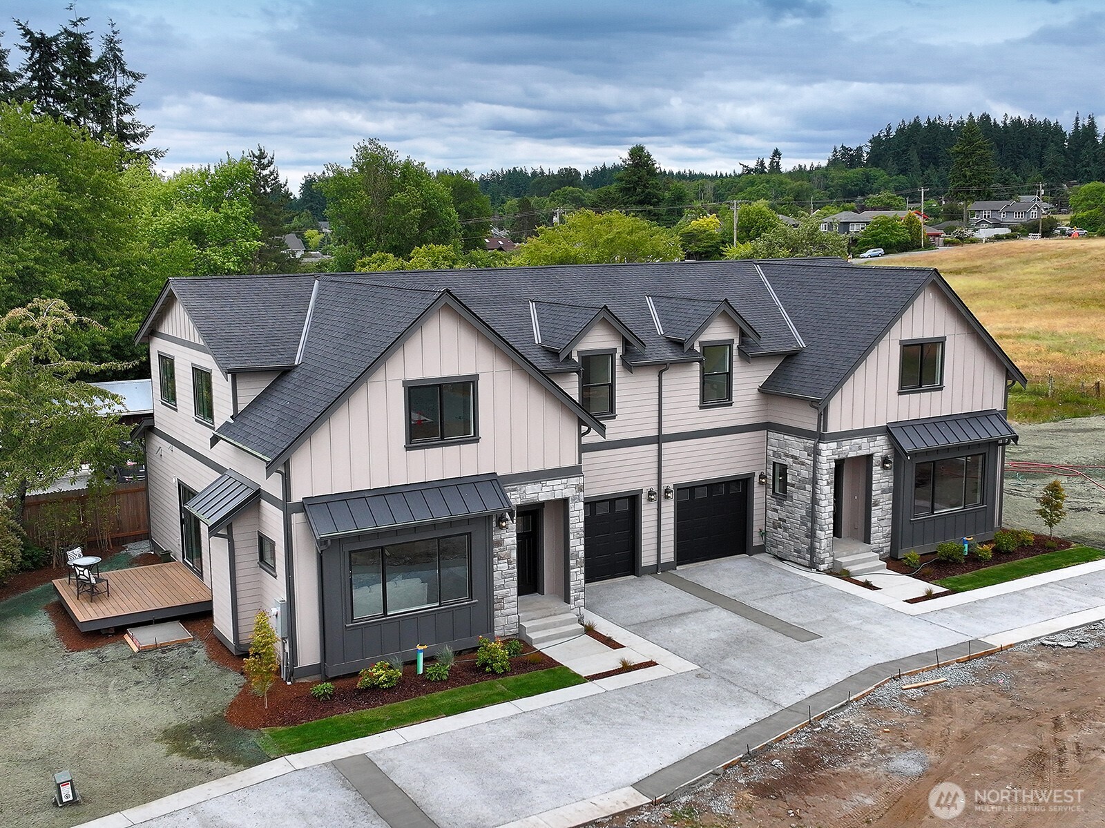 683 3rd Street 2(b) Property Photo 1