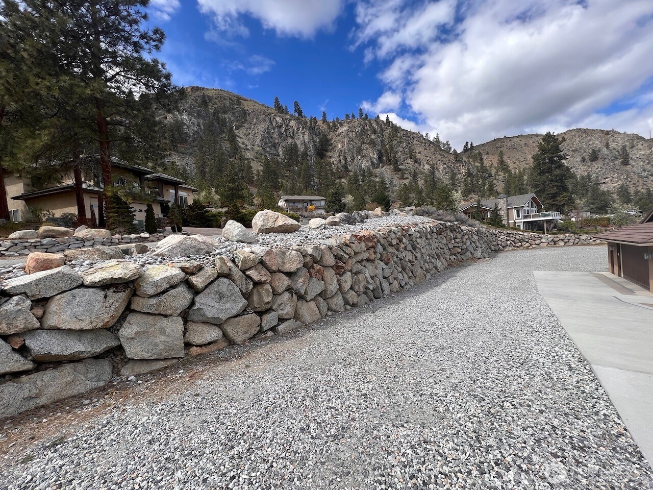 15330 Lakeview Street Property Photo 15