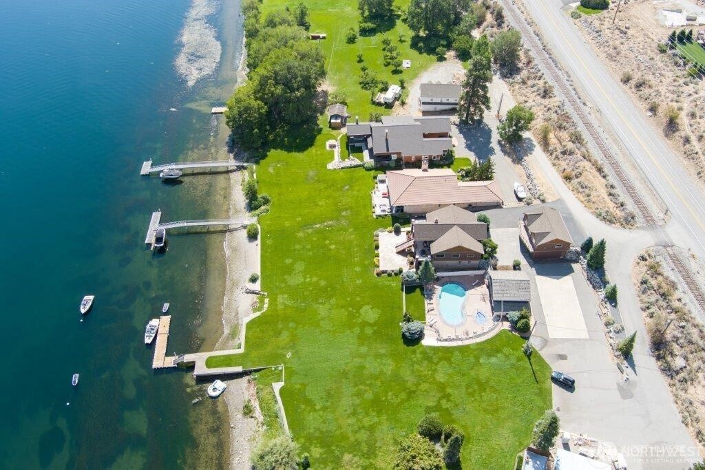 15330 Lakeview Street Property Photo 21