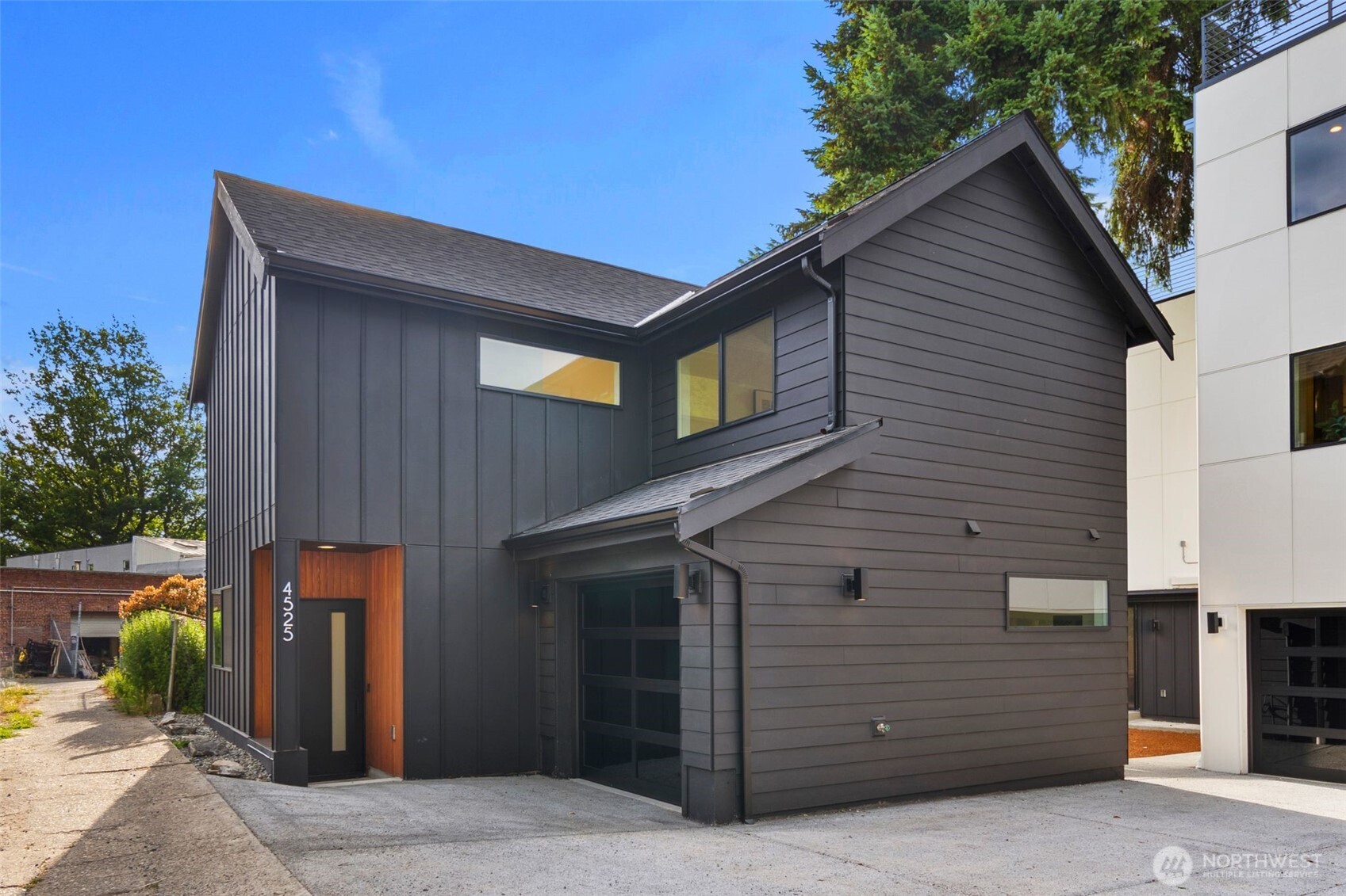 4525 S Orcas Street Property Photo 2
