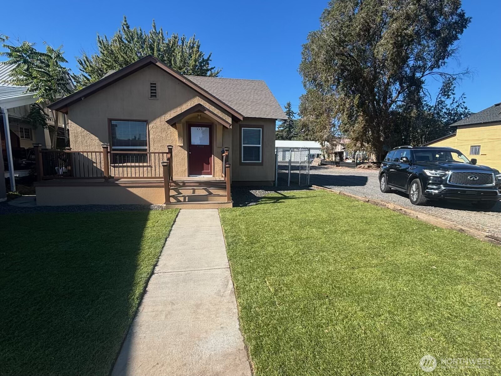 225 Basin Street Property Photo 1