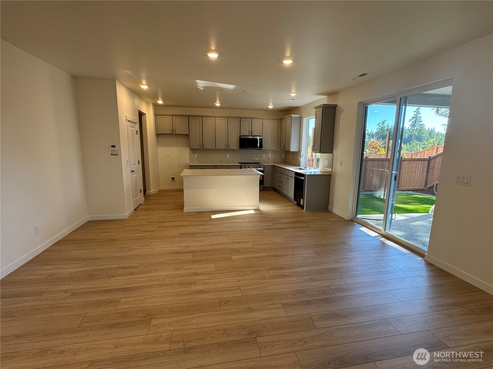 1951 Nw Meadowview Drive 41 Property Photo 8