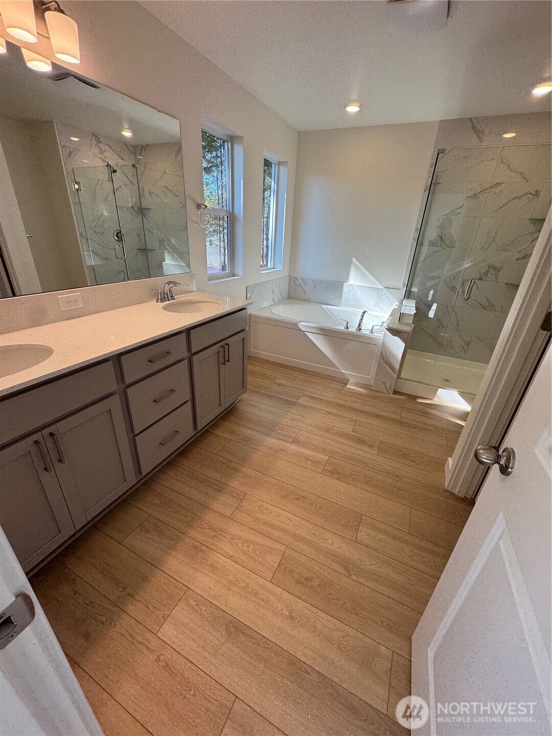 1951 Nw Meadowview Drive 41 Property Photo 16