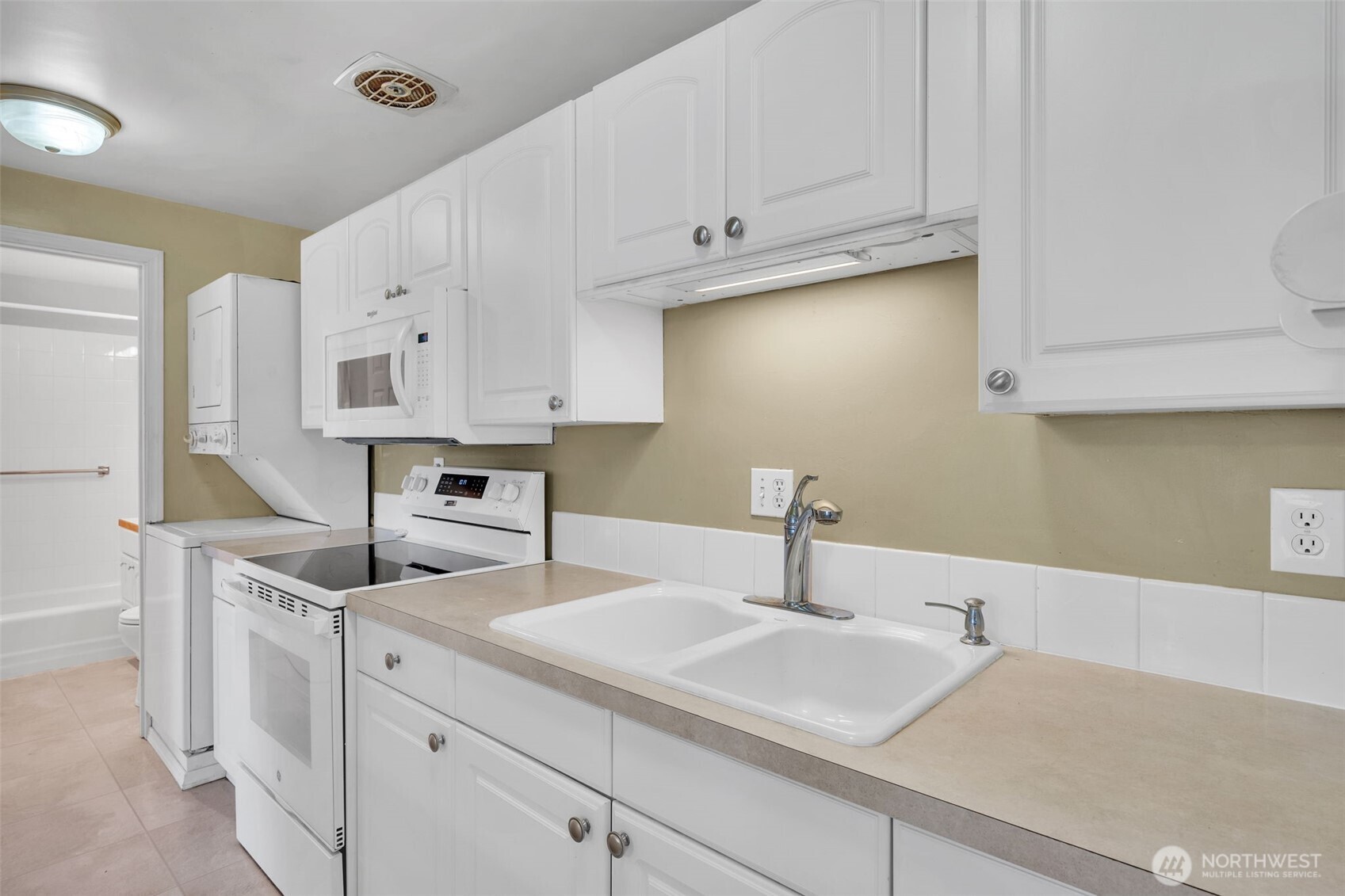 329 7th Place 4 Property Photo 3