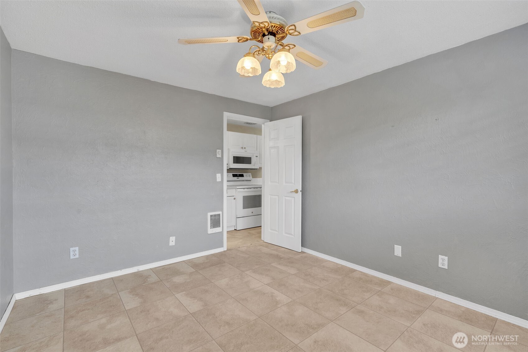 329 7th Place 4 Property Photo 10