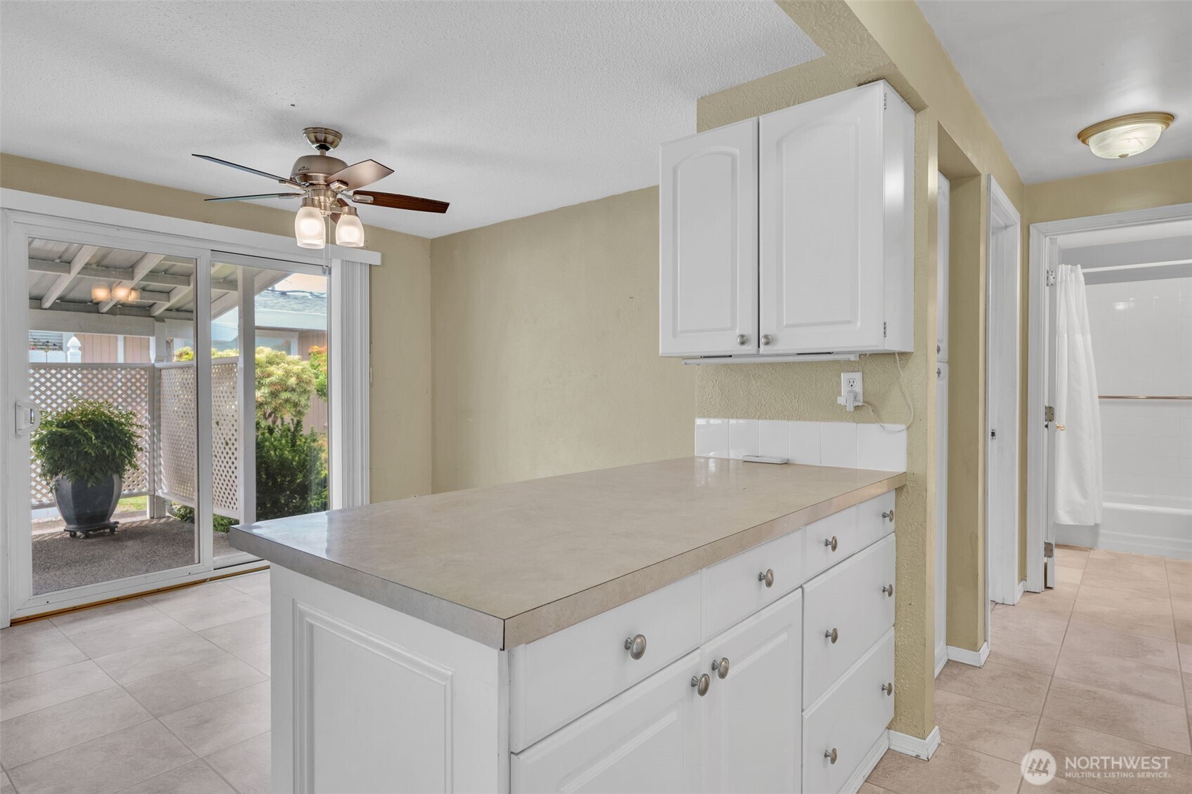 329 7th Place 4 Property Photo 16