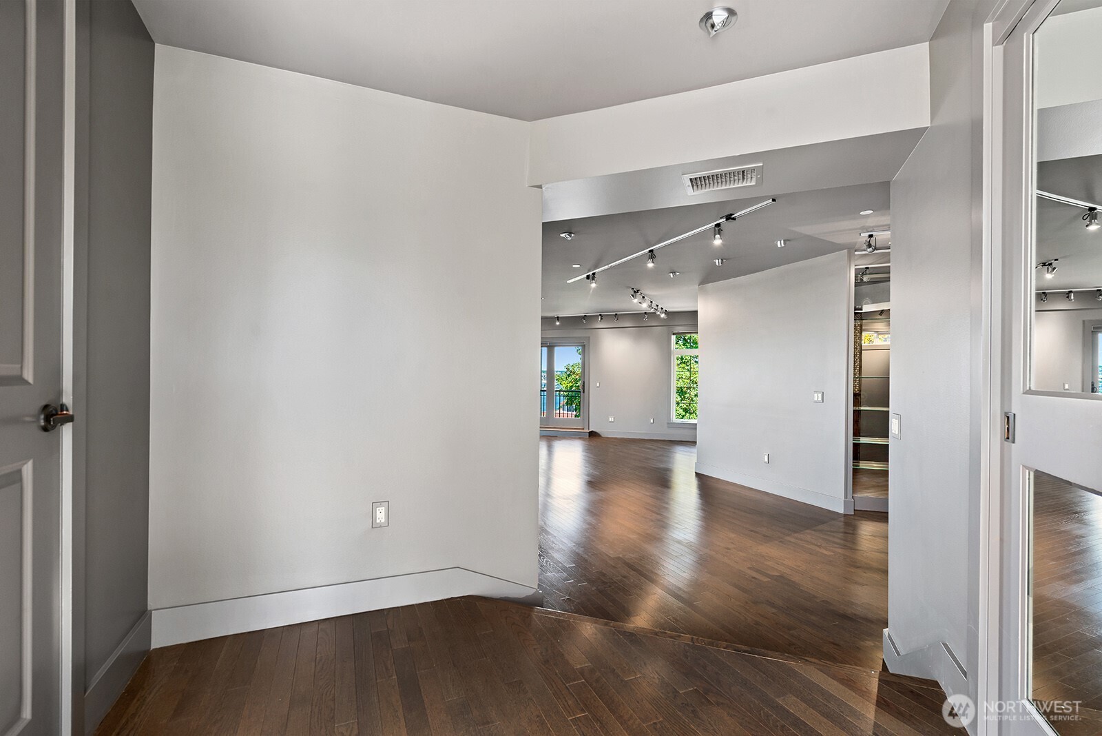 745 Bellevue Avenue 402 Property Photo 5