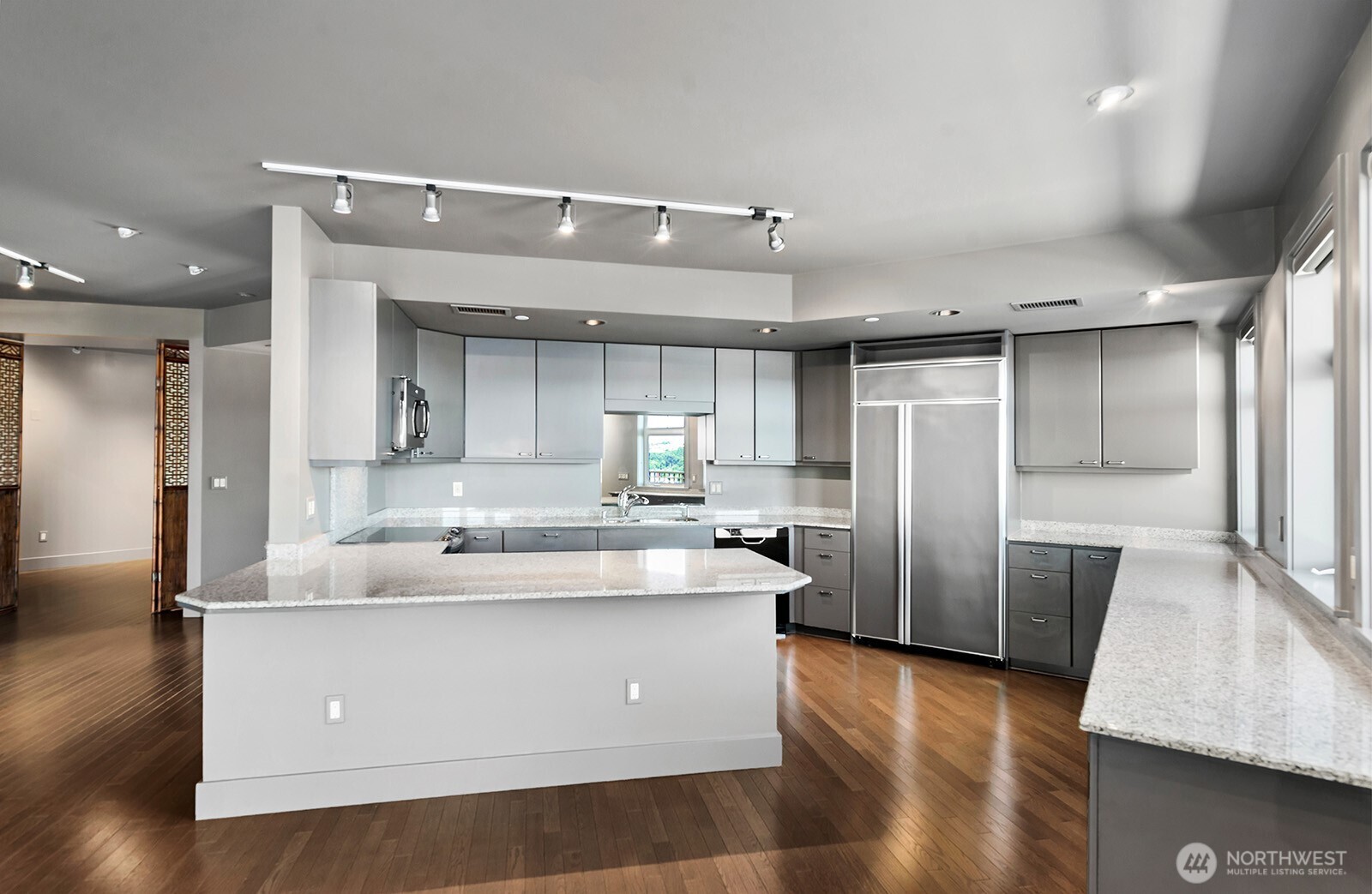 745 Bellevue Avenue 402 Property Photo 14