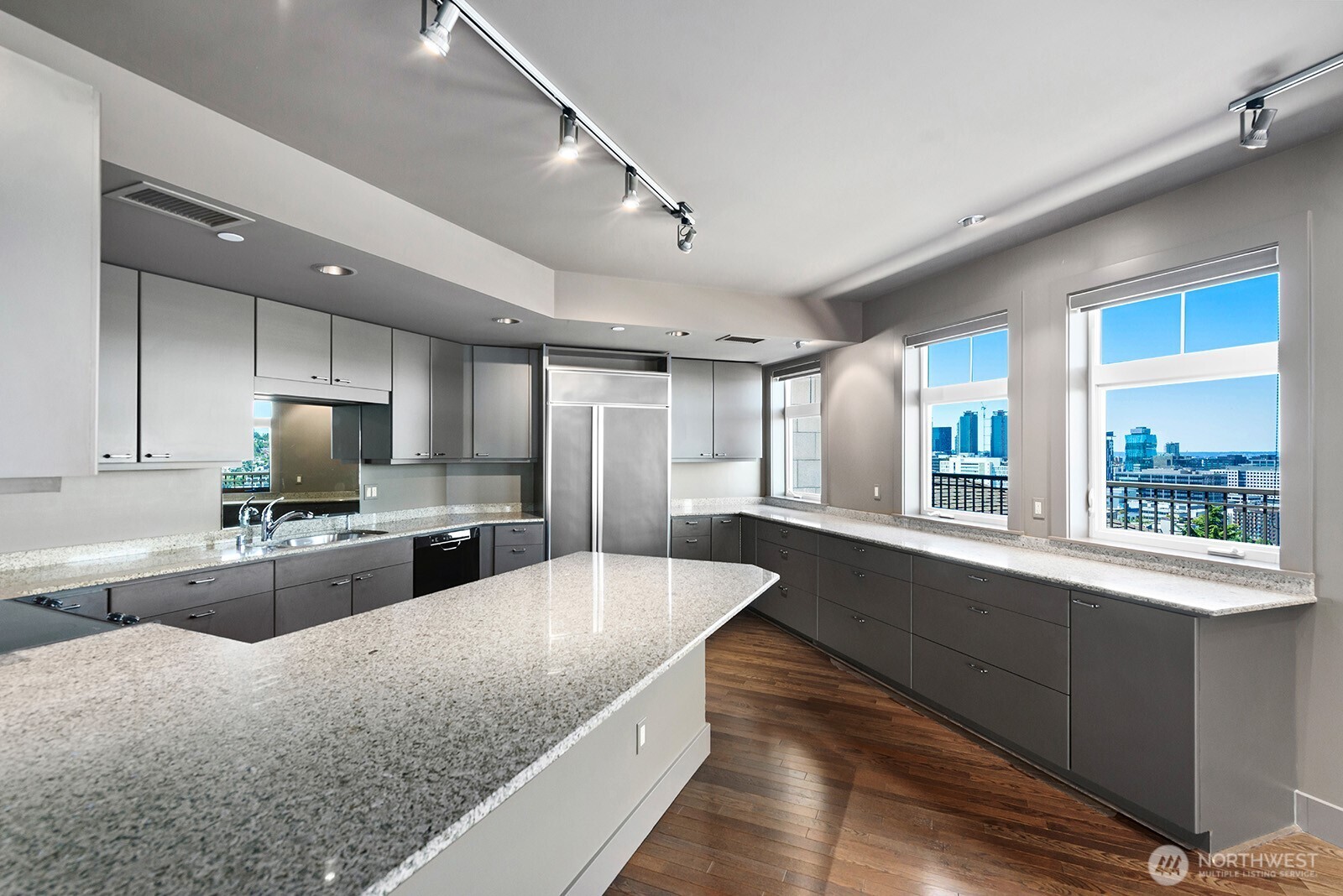 745 Bellevue Avenue 402 Property Photo 16