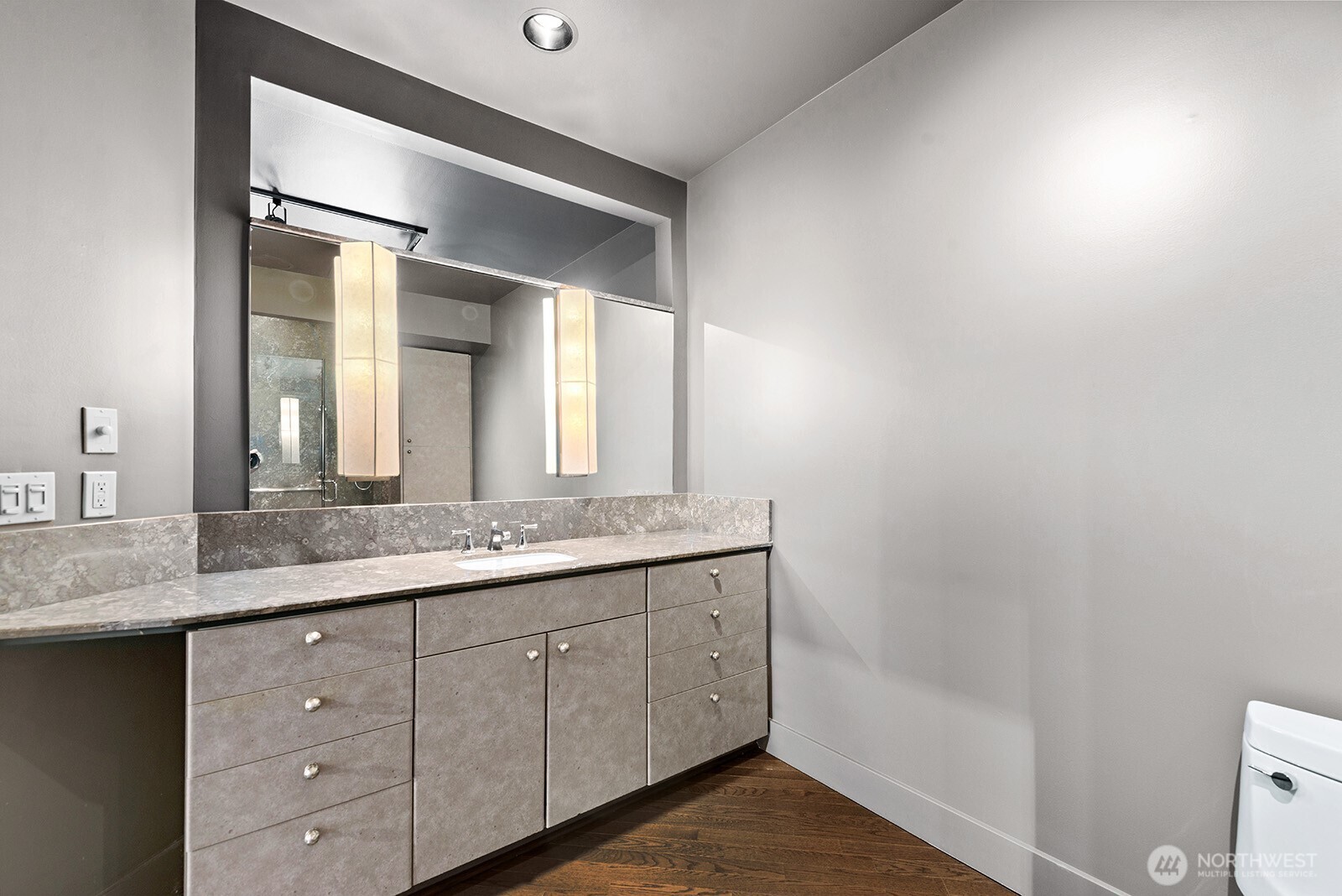 745 Bellevue Avenue 402 Property Photo 32