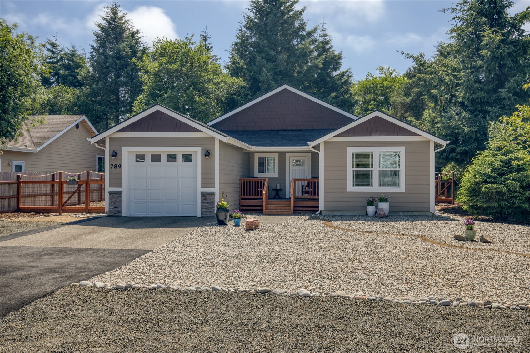 789 Island Circle Property Photo 1