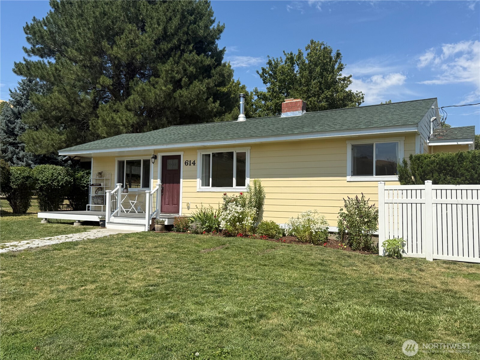 614 N Willow Street Property Photo 1
