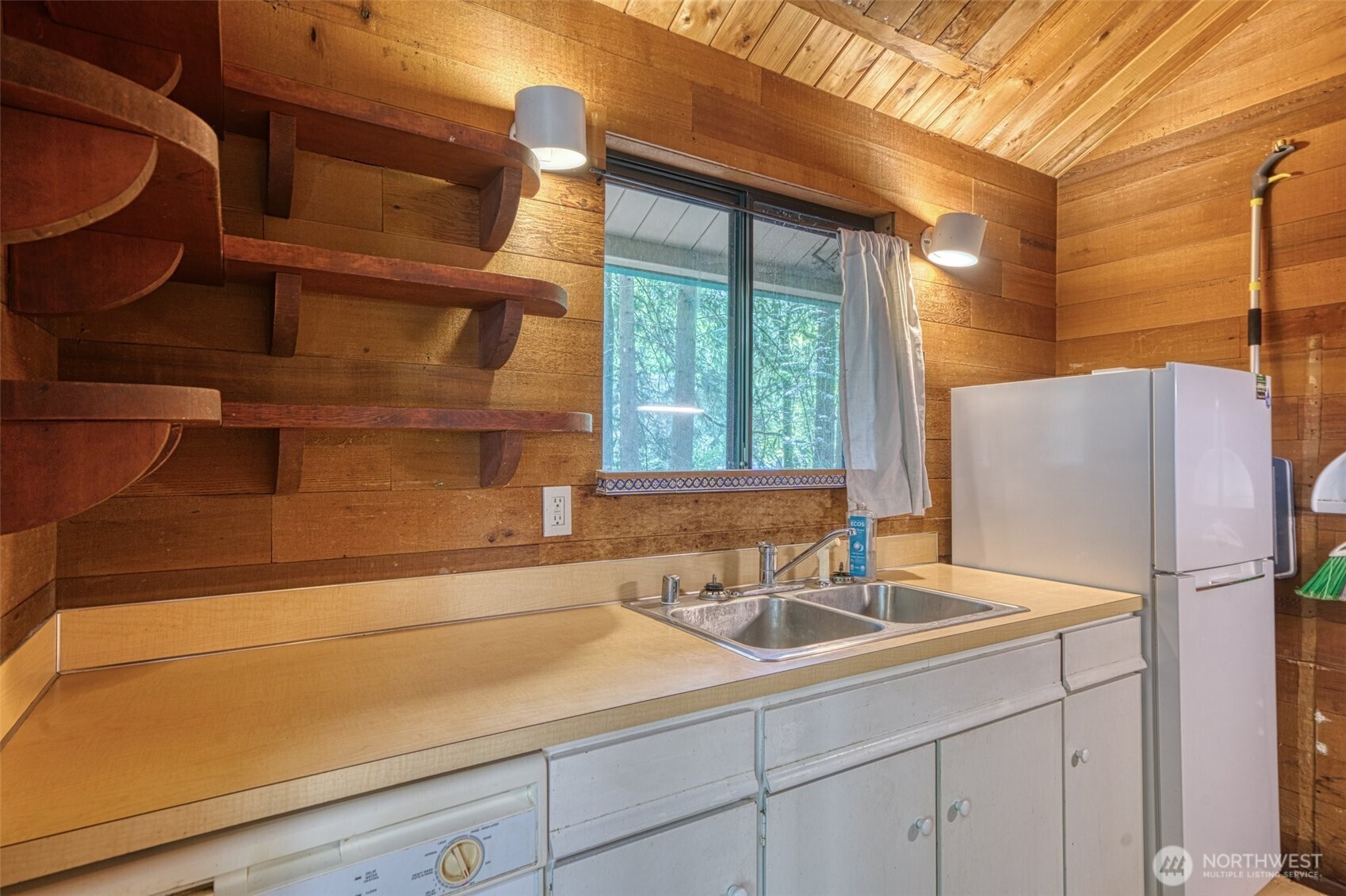 696 E Promontory Road Property Photo 9