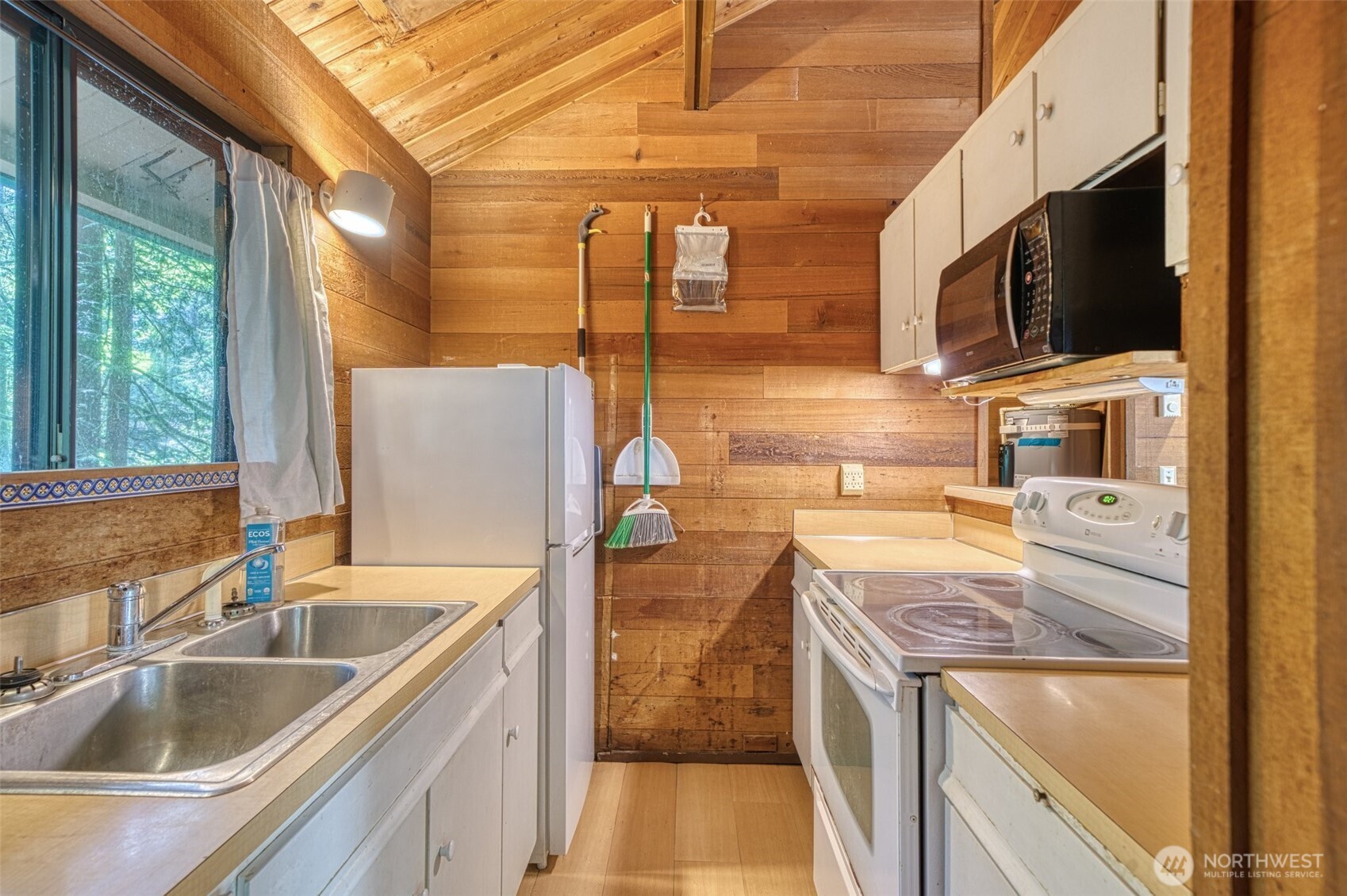 696 E Promontory Road Property Photo 10