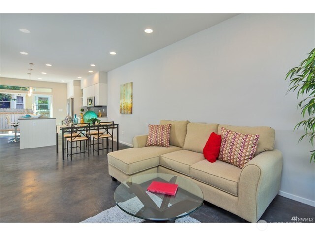 2103 E Alder Street Property Photo 3