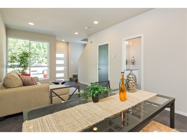 2103 E Alder Street Property Photo 4