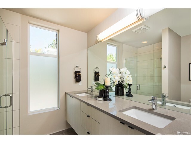 2103 E Alder Street Property Photo 10