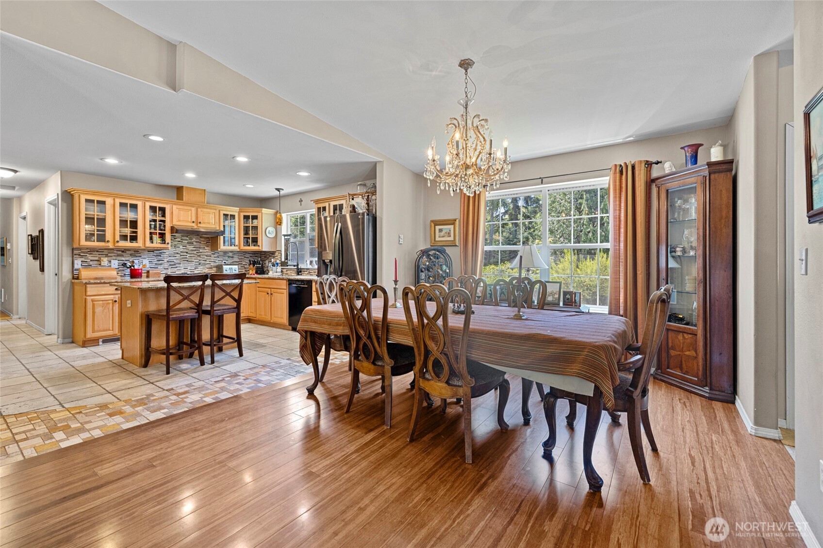 7203 Erna Lane Property Photo 4