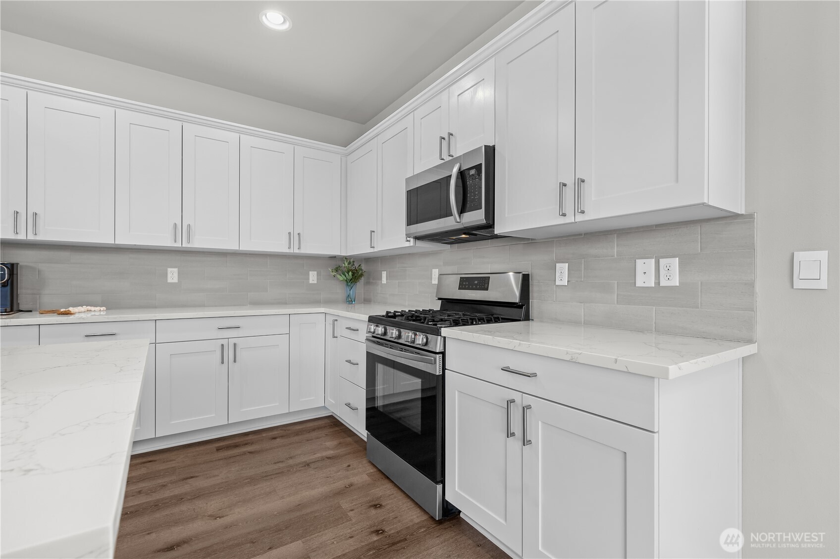 8118 52nd Drive Property Photo 7