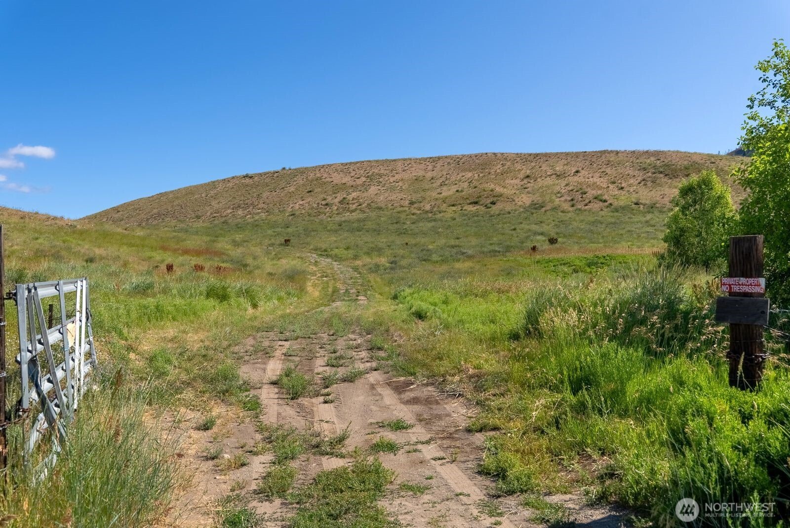 121 Finley Canyon Road Property Photo 3