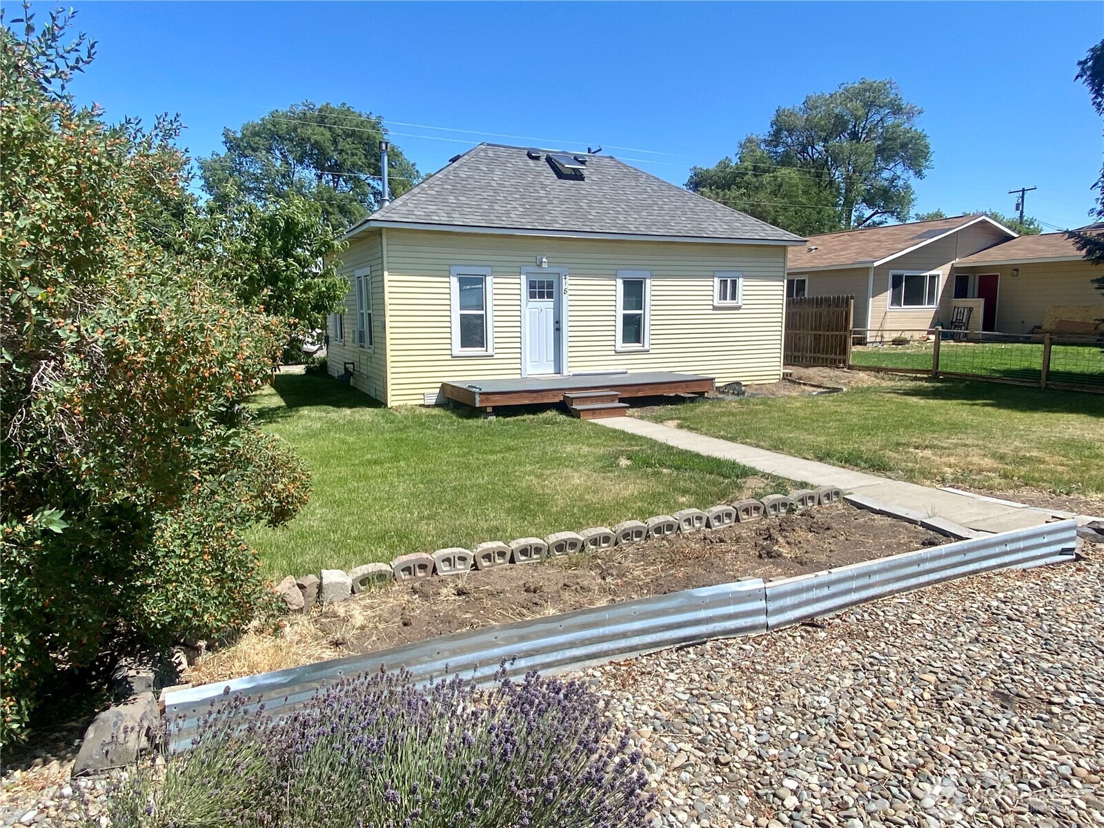418 N Pacific Street Property Photo 1