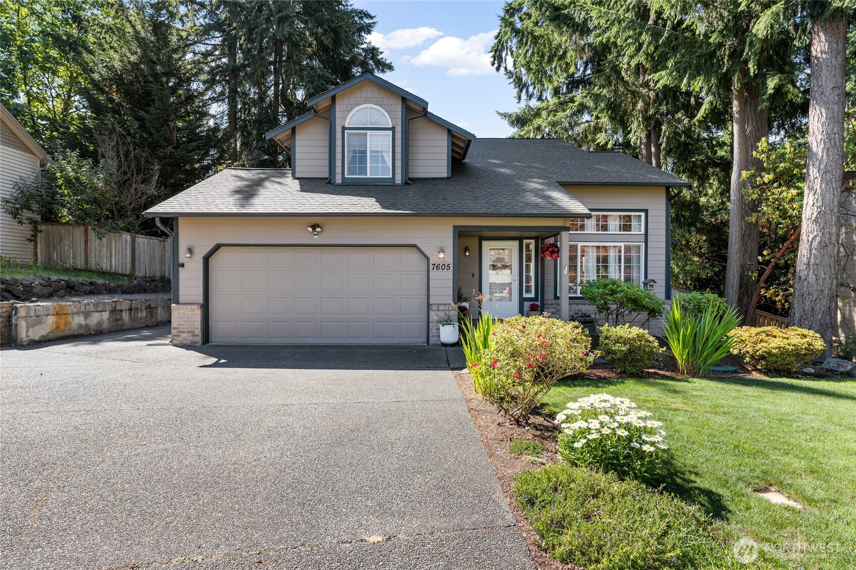 7605 38th Court Property Photo 1