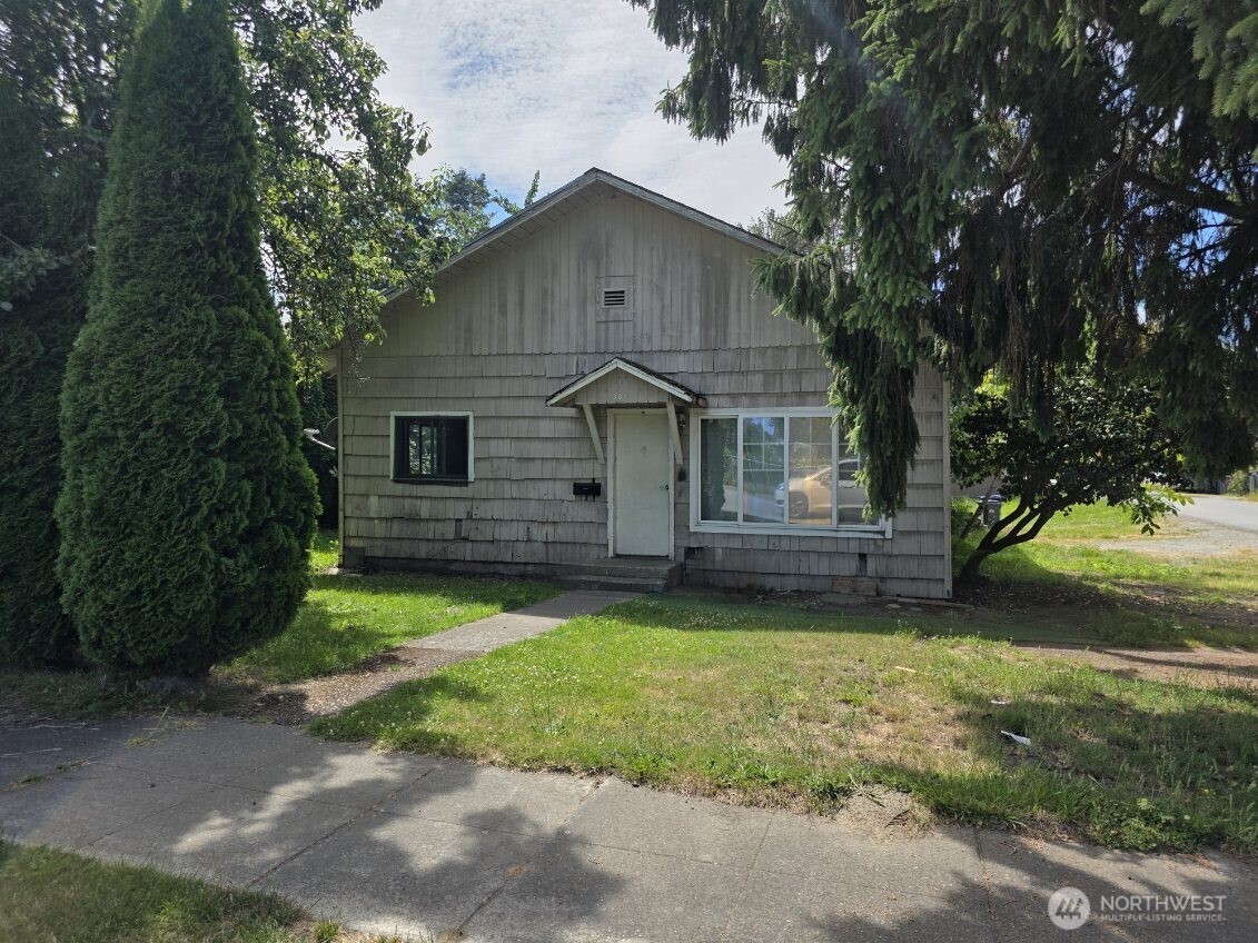303 S Baker Street Property Photo 1